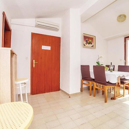2 Bedroom Amazing Apartment In Crikvenica Exteriör bild