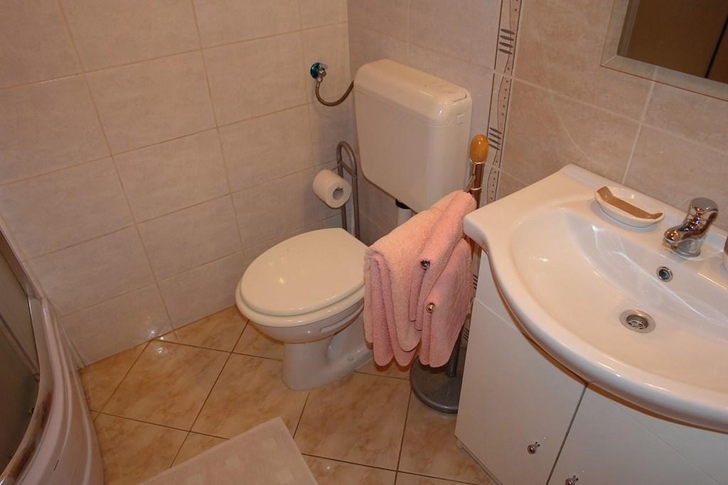 2 Bedroom Amazing Apartment In Crikvenica Rum bild