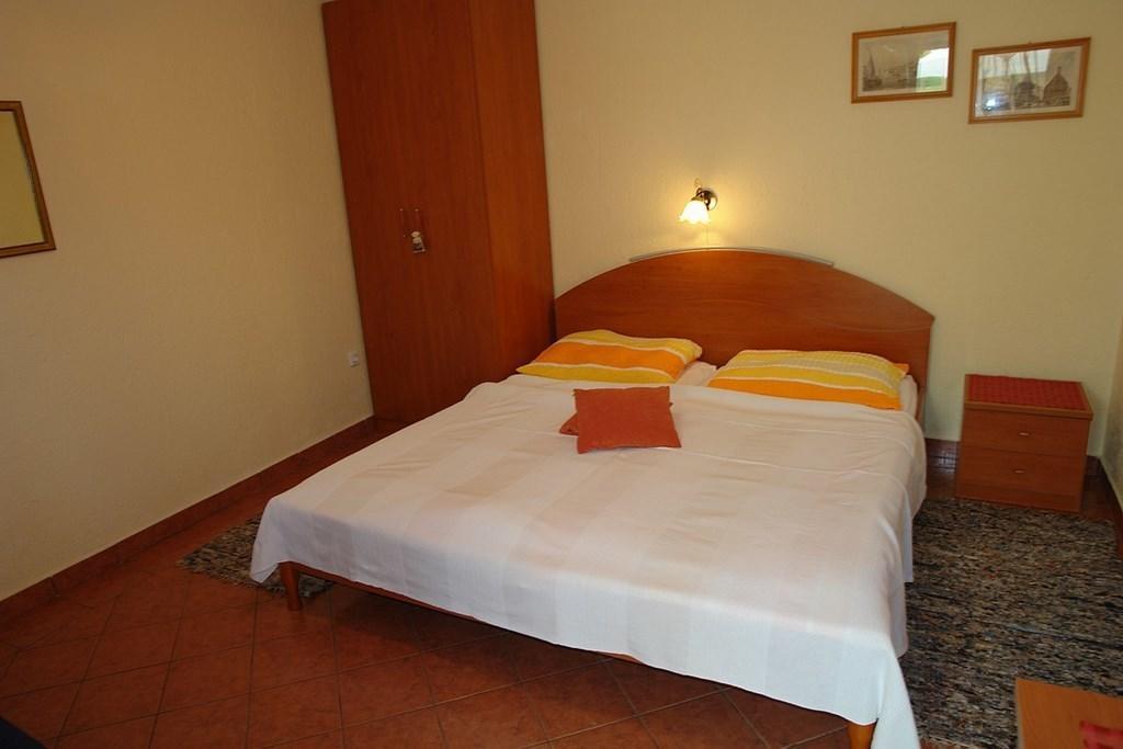 2 Bedroom Amazing Apartment In Crikvenica Rum bild