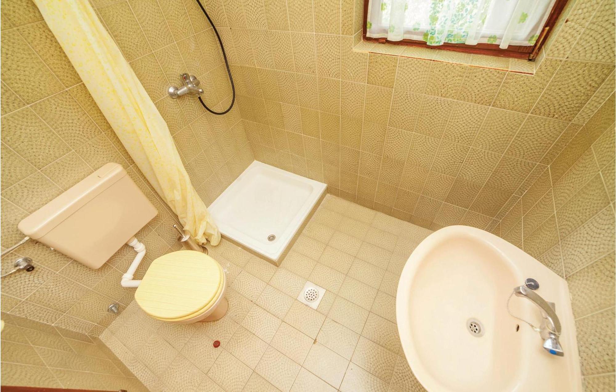 2 Bedroom Amazing Apartment In Crikvenica Exteriör bild