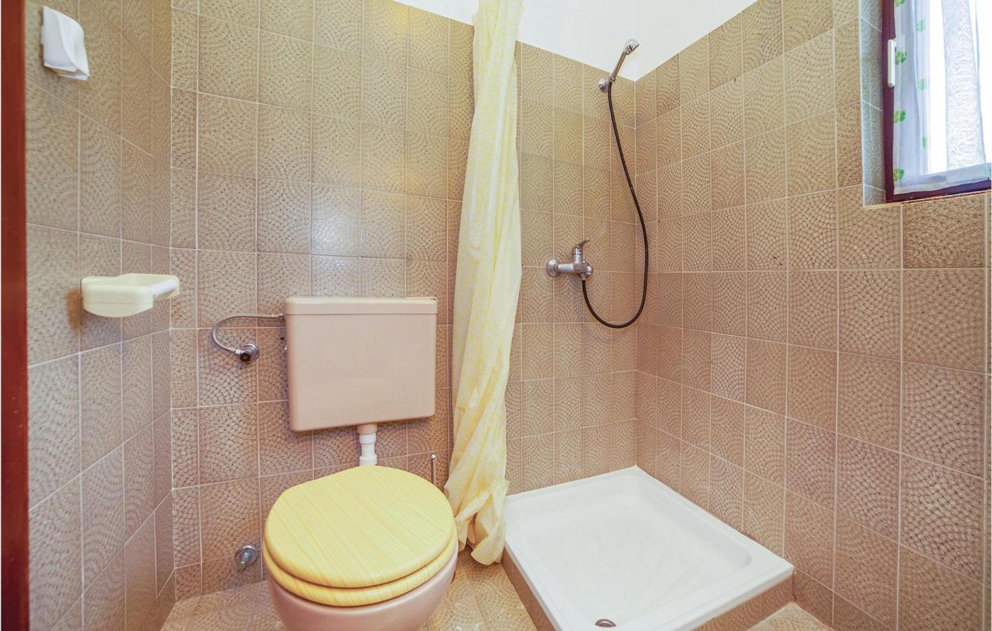 2 Bedroom Amazing Apartment In Crikvenica Exteriör bild