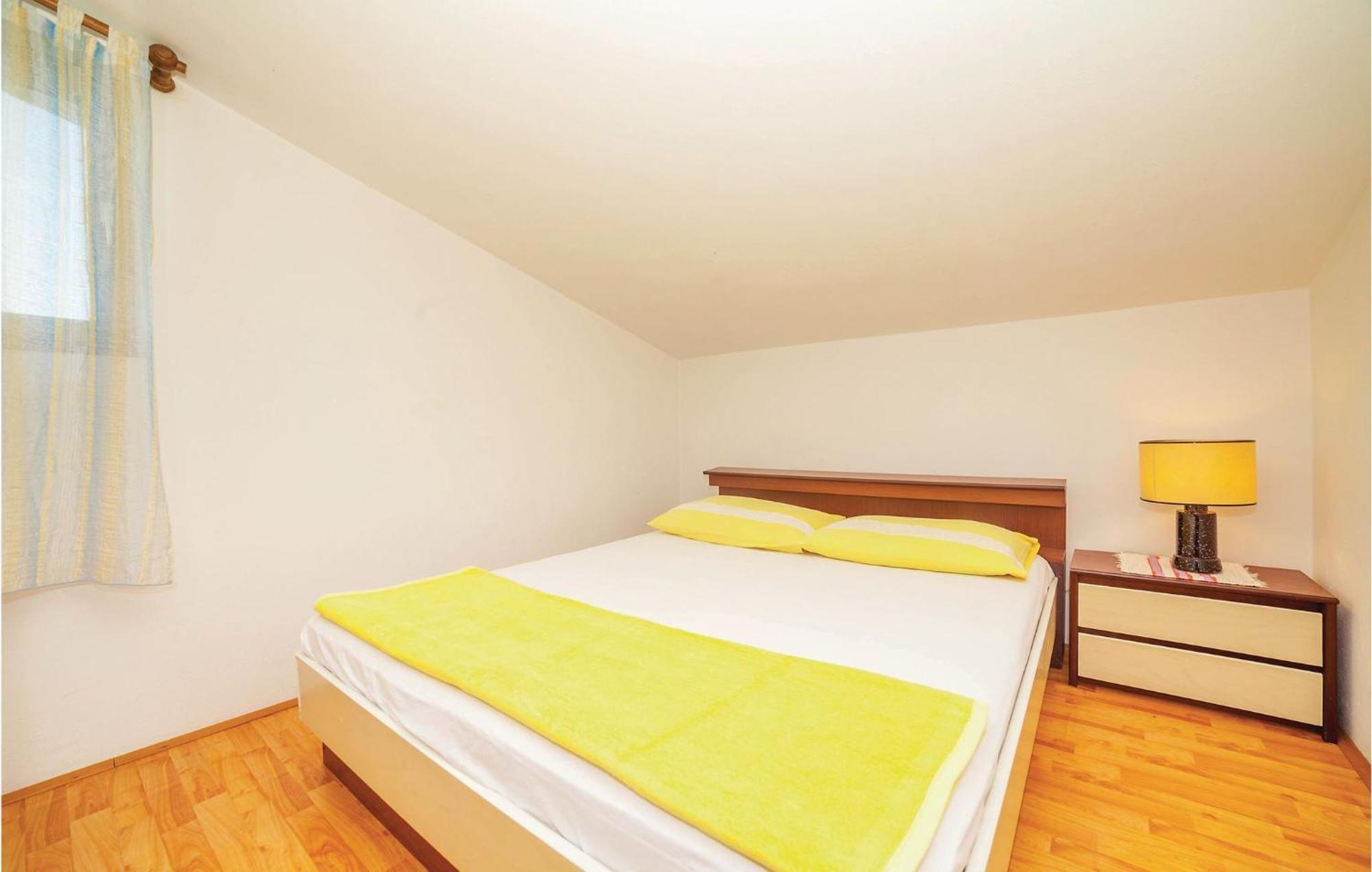 2 Bedroom Amazing Apartment In Crikvenica Exteriör bild