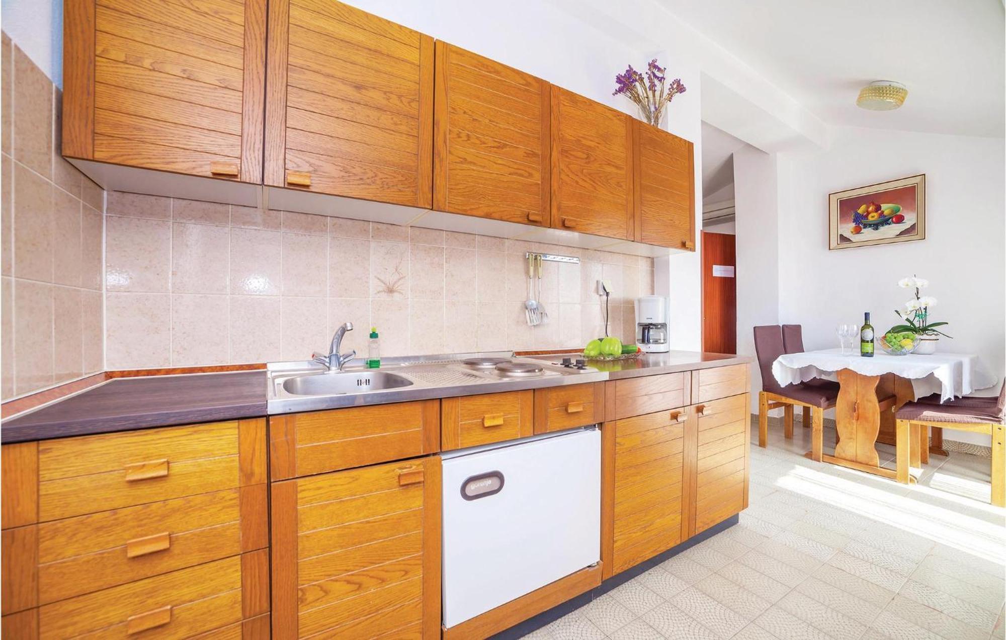 2 Bedroom Amazing Apartment In Crikvenica Exteriör bild