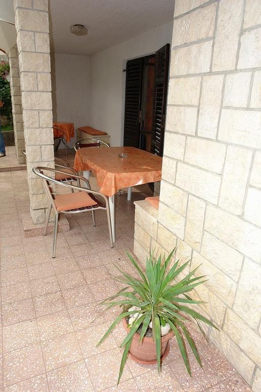 2 Bedroom Amazing Apartment In Crikvenica Rum bild