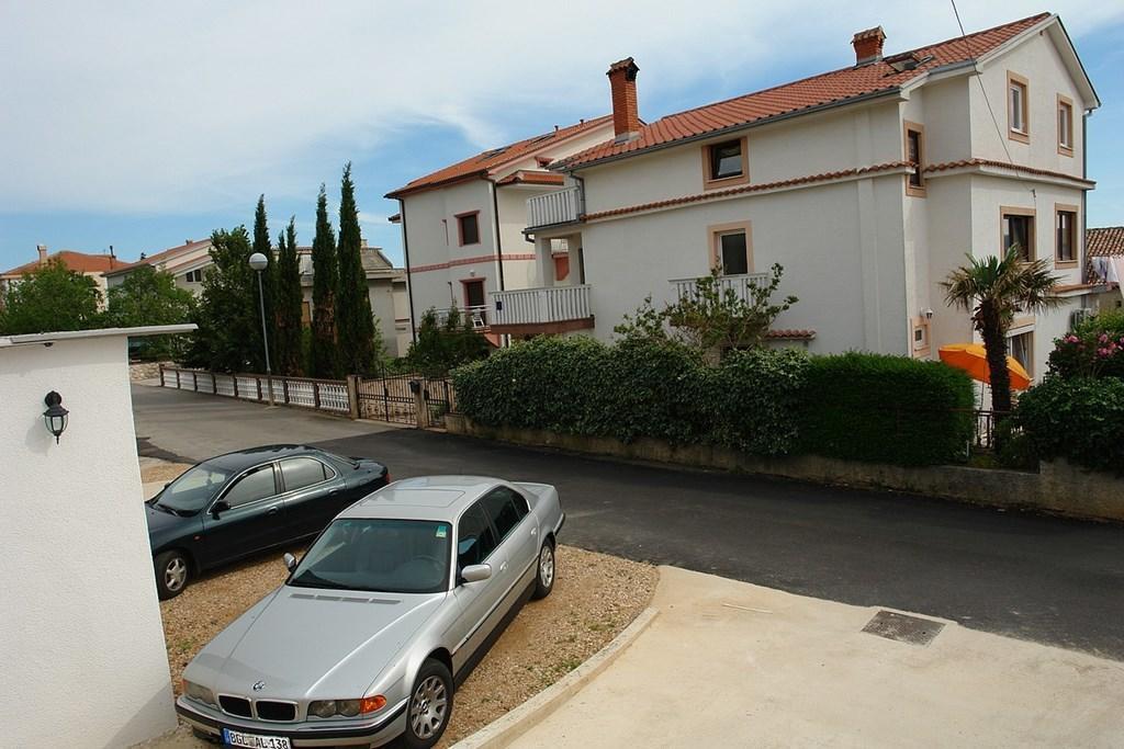 2 Bedroom Amazing Apartment In Crikvenica Rum bild